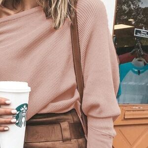 Elegant Off-the-Shoulder Ribbed Sweater in Soft Pink